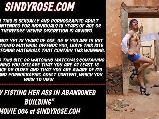 Gipsy going knuckle deep her rump in abandoned house