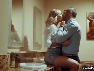 Woman boss Jessa Rhodes witnessed her secret paramour in a local bar and commenced an impressive  orgy with him inwards the bathroom.